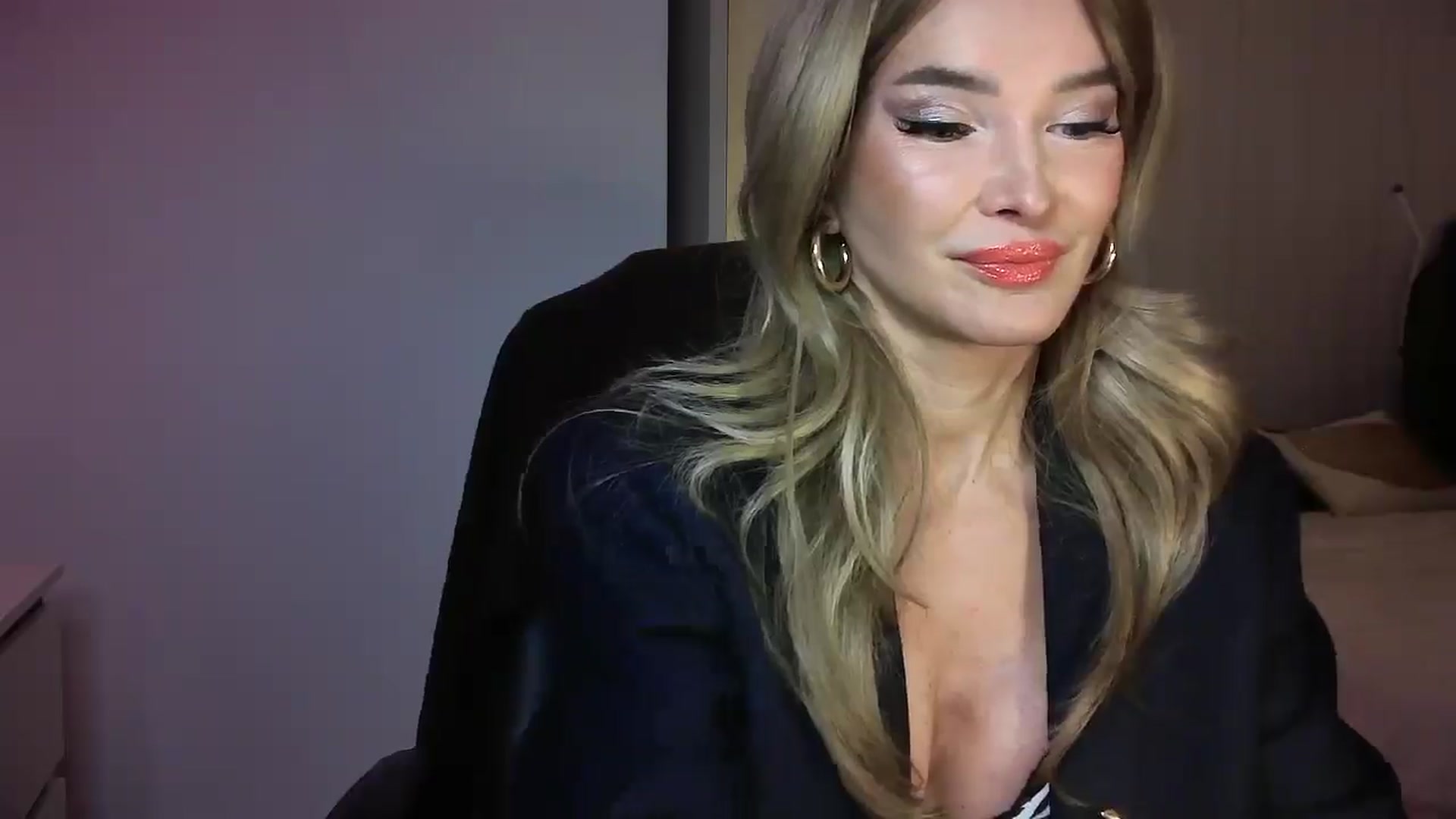 Gallery image thumbnail from Mzmary's myfreecams stream on, 02/10/2025, 22:08 image 3 of 20