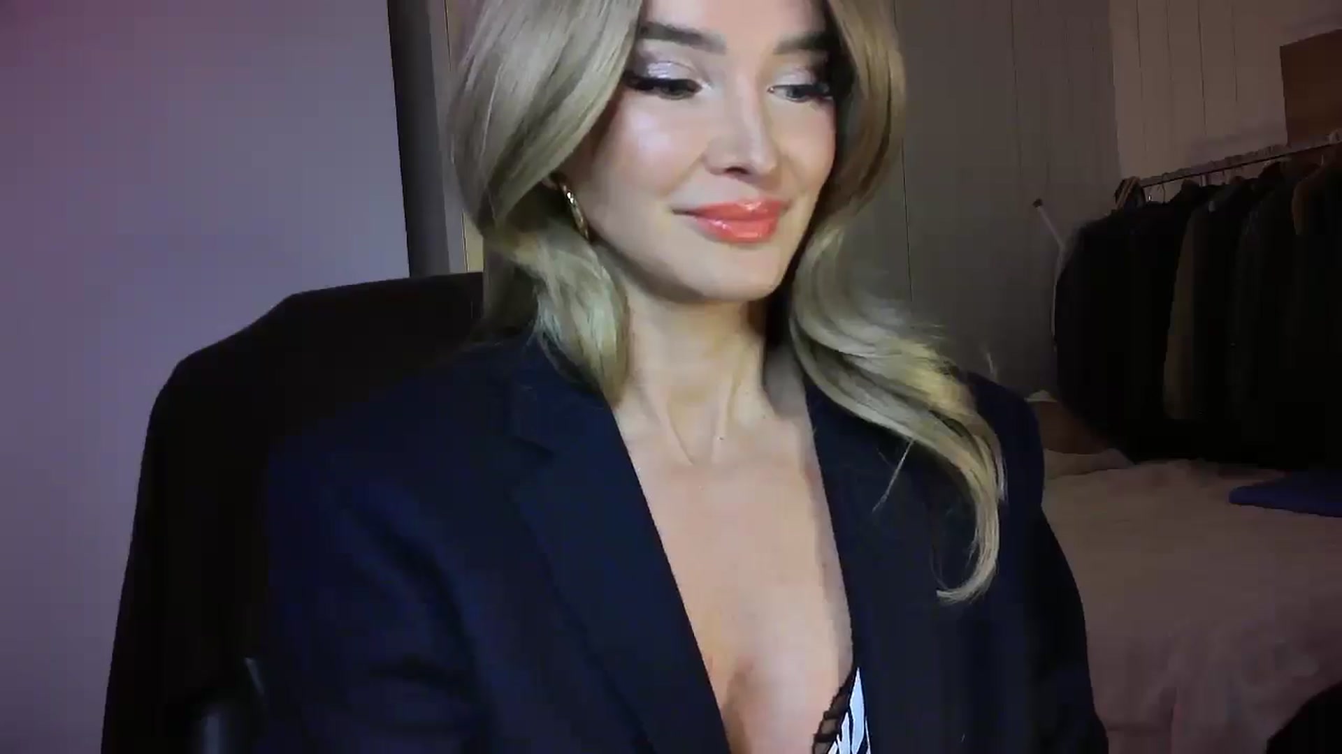 Gallery image thumbnail from Mzmary's myfreecams stream on, 02/10/2025, 22:08 image 12 of 20