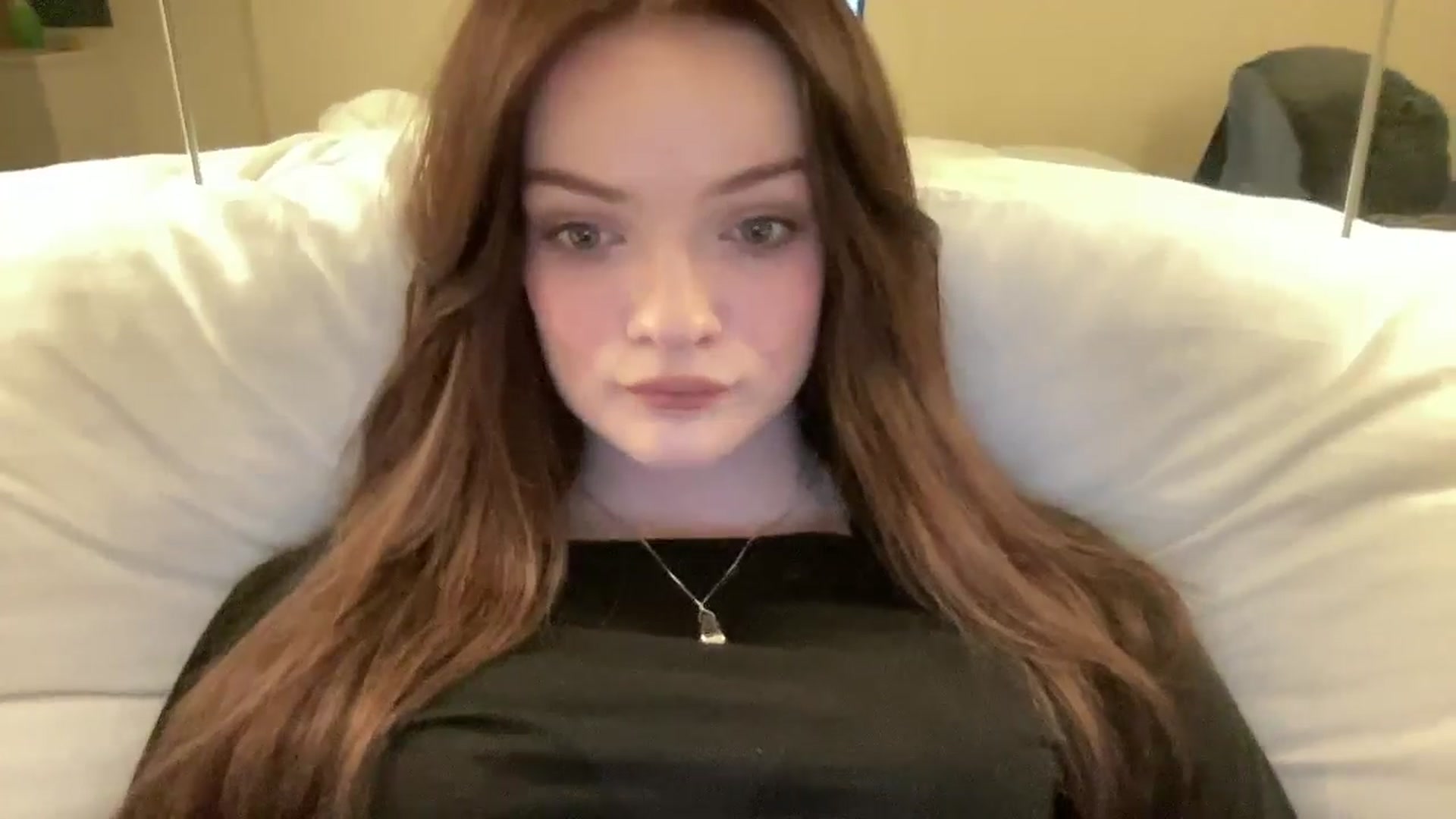 Gallery image thumbnail from N0More's myfreecams stream on, 11/17/2024, 21:47 image 13 of 20