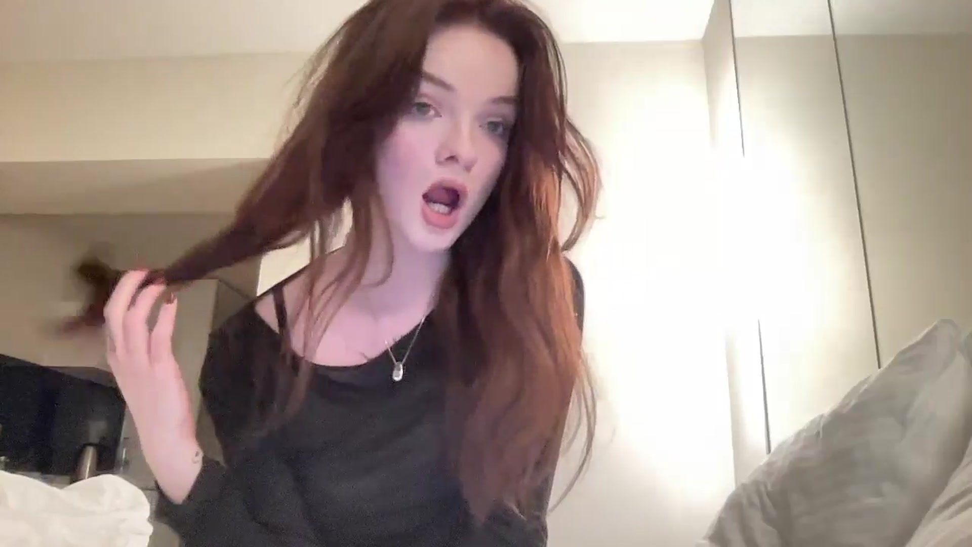 Gallery image thumbnail from N0More's myfreecams stream on, 11/17/2024, 21:47 image 17 of 20