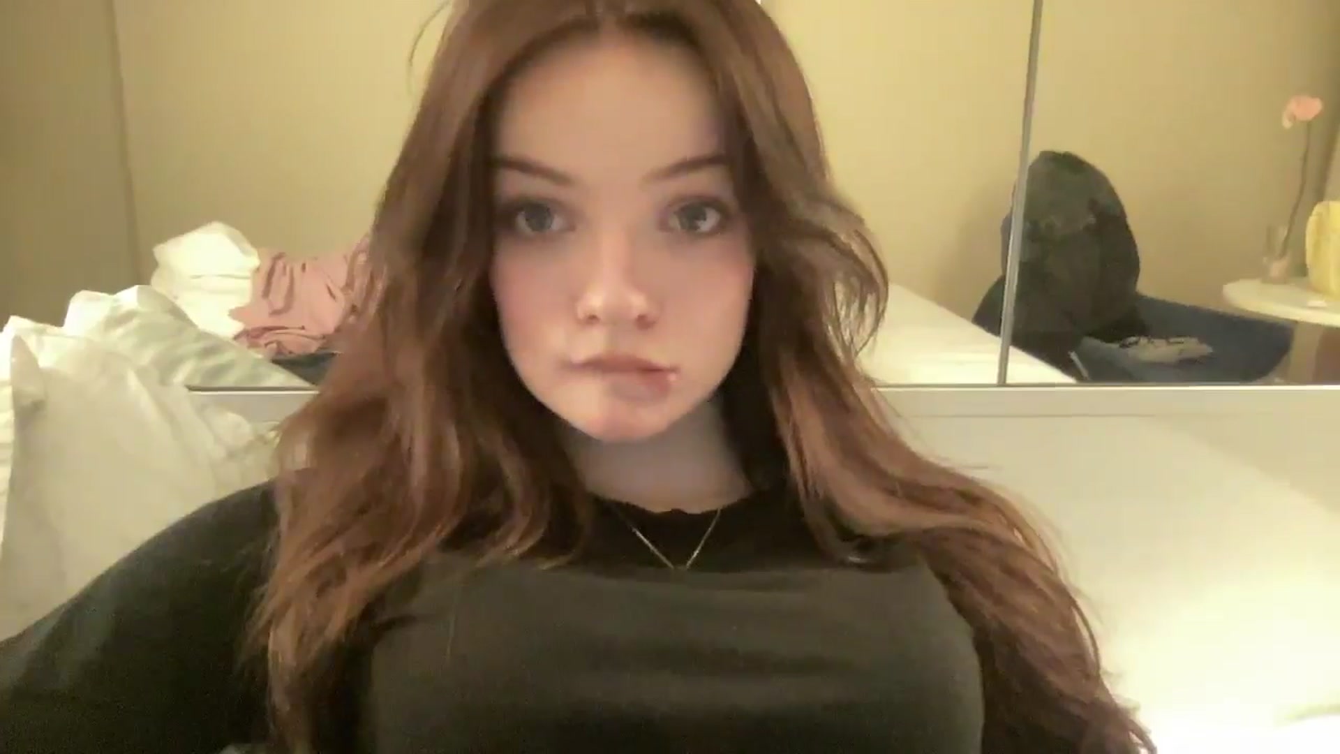 Gallery image thumbnail from N0More's myfreecams stream on, 11/17/2024, 23:29 image 14 of 20