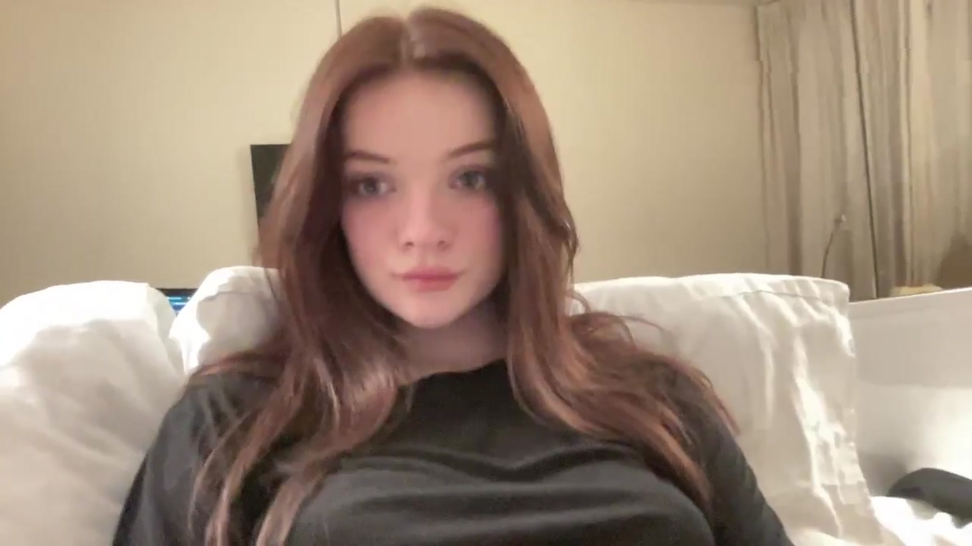 Gallery image thumbnail from N0More's myfreecams stream on, 11/19/2024, 21:44 image 17 of 20