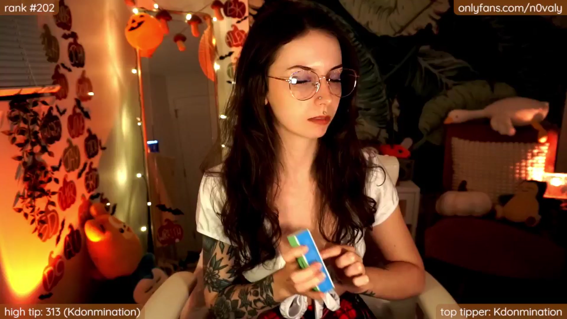 Gallery image thumbnail from N0valy's myfreecams stream on, 10/13/2024, 07:42 image 4 of 20