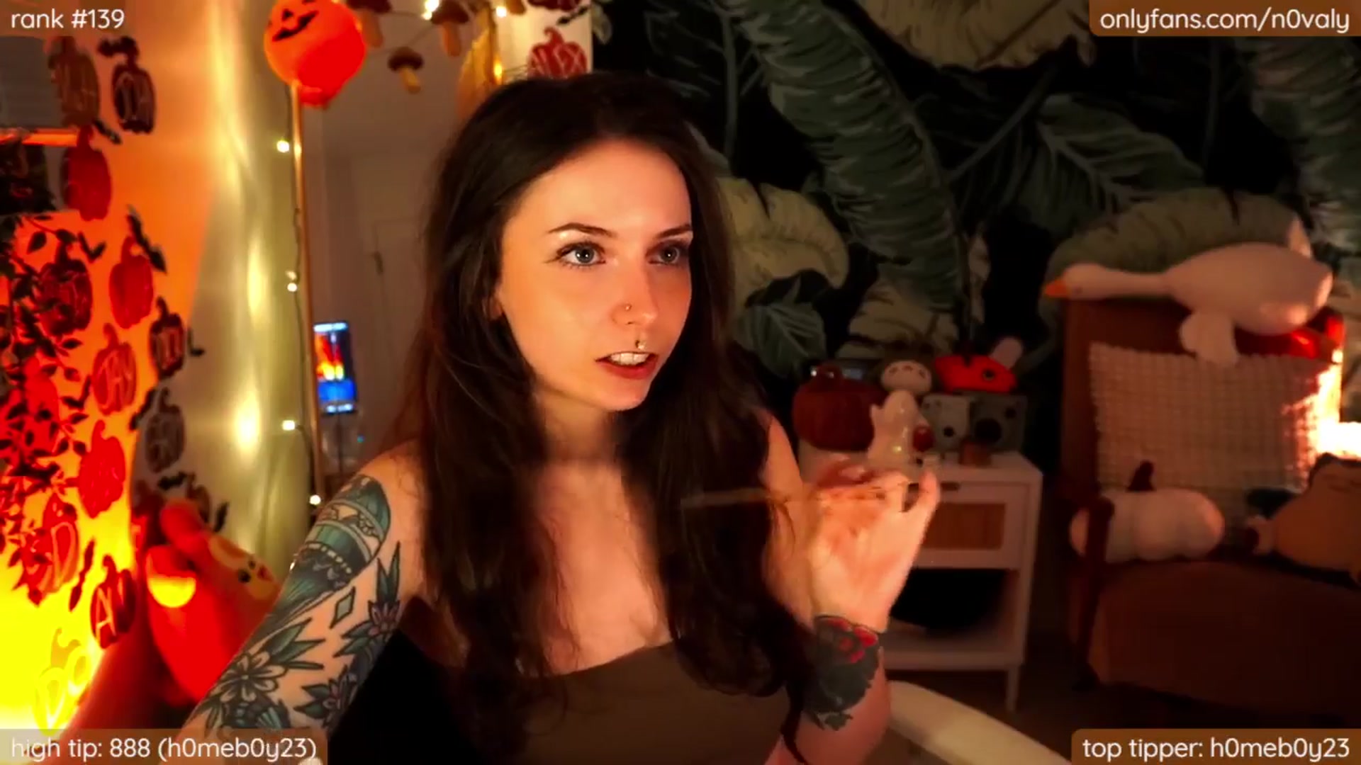 Gallery image thumbnail from N0valy's myfreecams stream on, 10/17/2024, 06:31 image 16 of 20