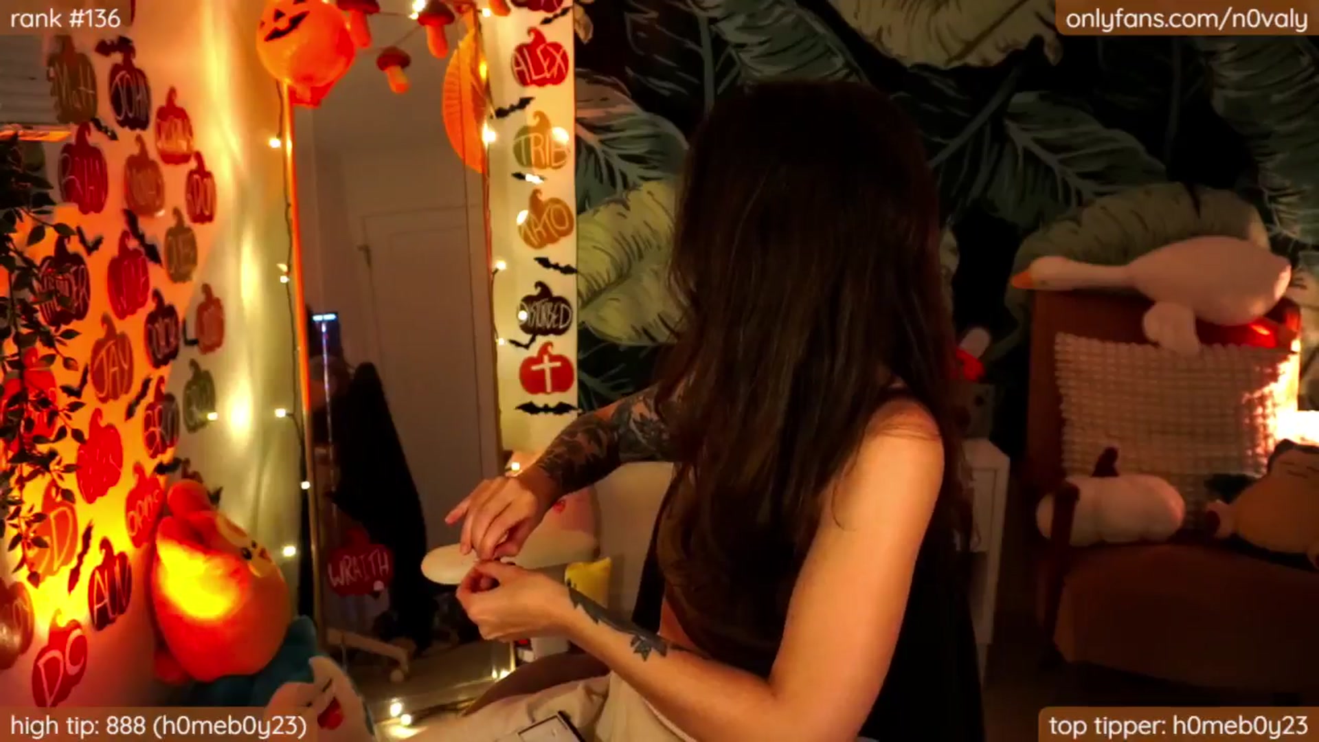 Gallery image thumbnail from N0valy's myfreecams stream on, 10/17/2024, 06:31 image 18 of 20
