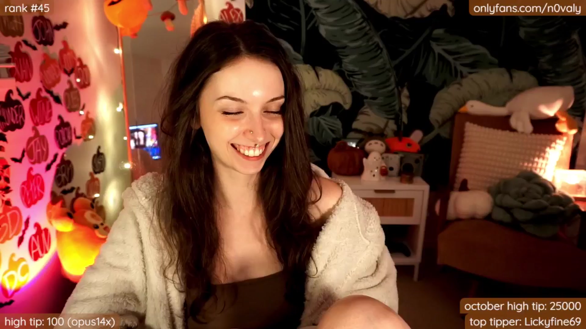 Gallery image thumbnail from N0valy's myfreecams stream on, 10/28/2024, 07:44 image 10 of 20