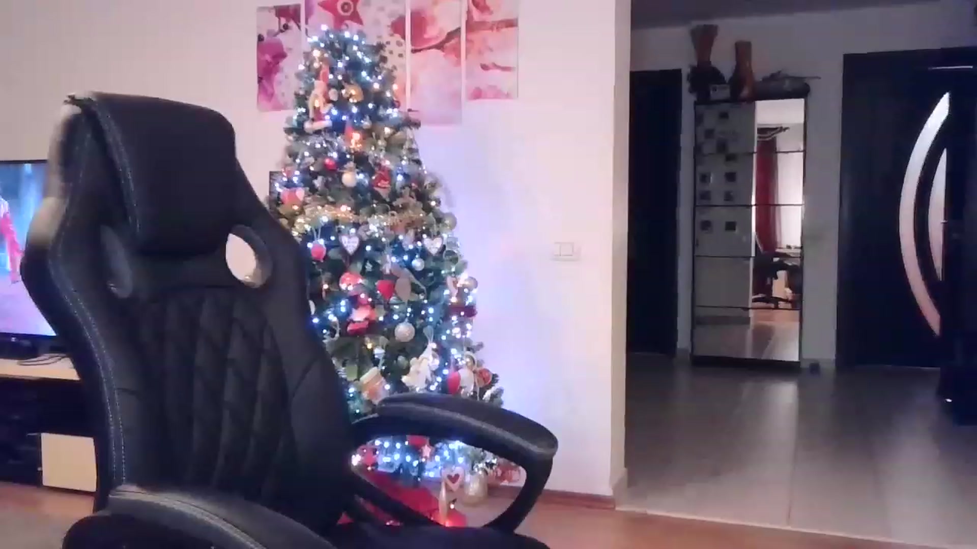 Gallery image thumbnail from NI6HT_Wl5H's myfreecams stream on, 12/10/2022, 01:38 image 18 of 20