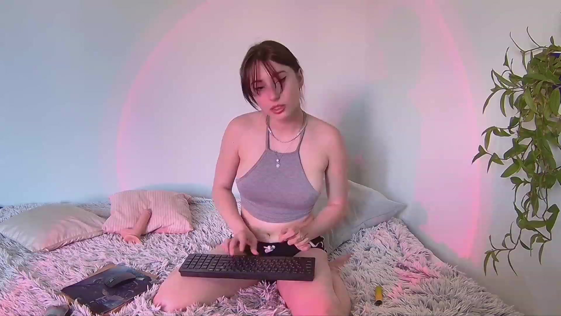 Gallery image thumbnail from NIKIMUR's myfreecams stream on, 07/21/2023, 14:37 image 17 of 20