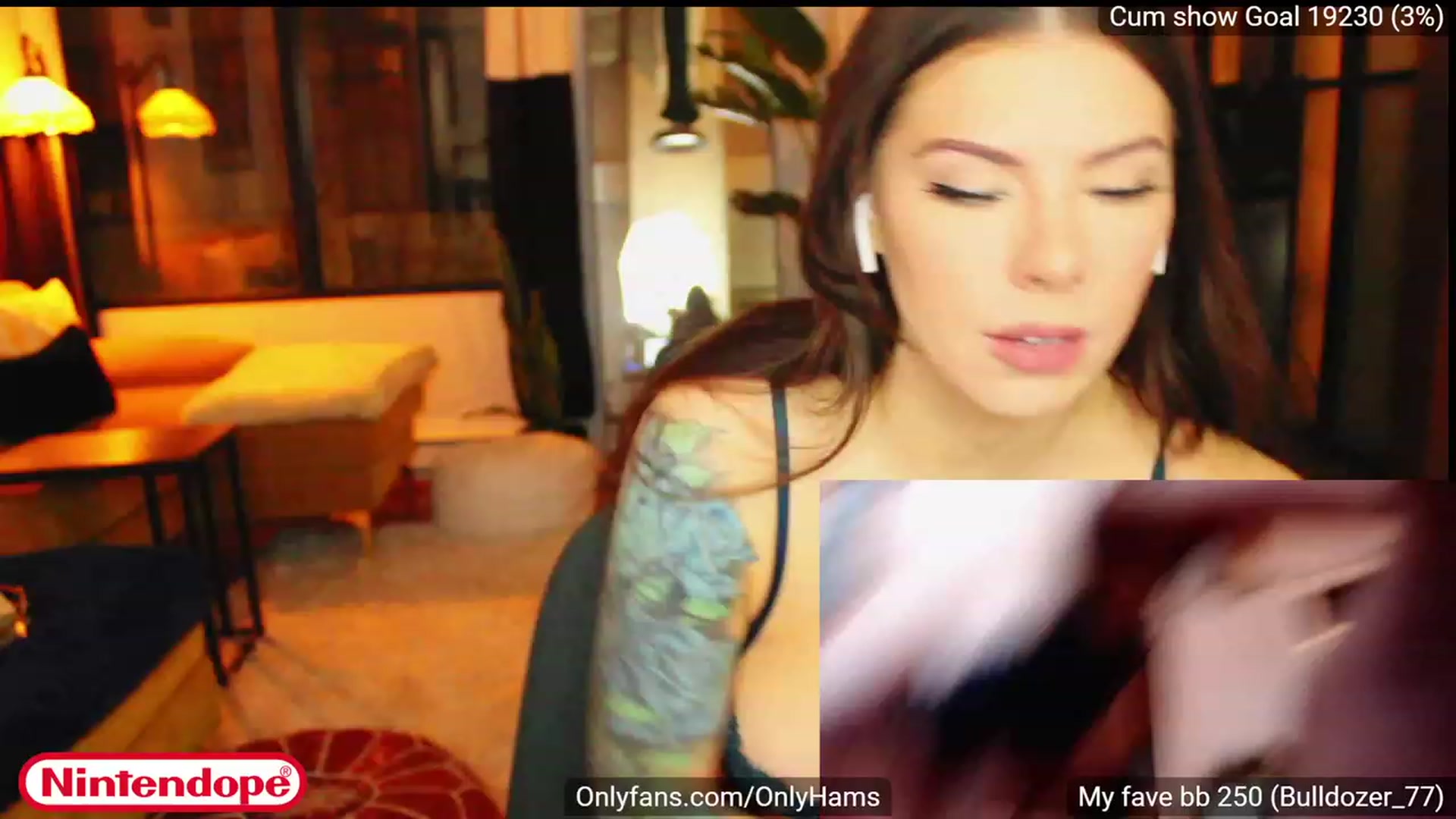 Gallery image thumbnail from NINTEND0PE's myfreecams stream on, 03/22/2023, 03:24 image 2 of 20