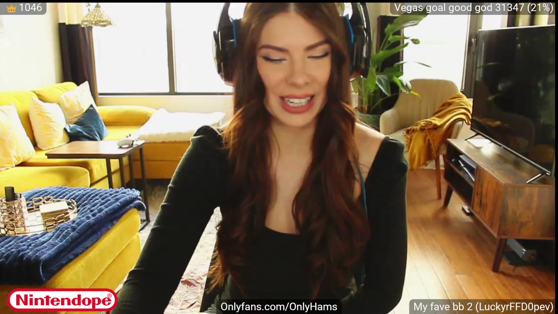 Gallery image thumbnail from NINTEND0PE's myfreecams stream on, 04/20/2023, 19:20 image 7 of 20