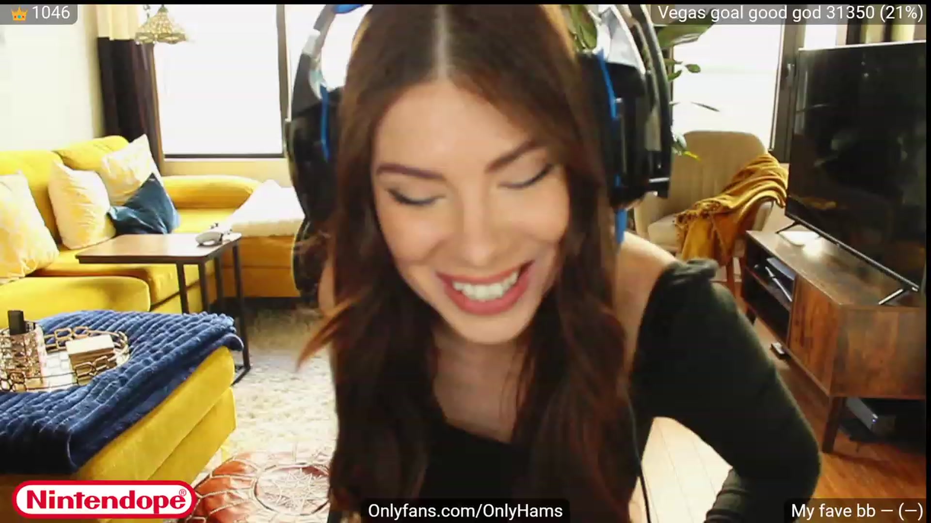 Gallery image thumbnail from NINTEND0PE's myfreecams stream on, 04/20/2023, 19:20 image 2 of 20