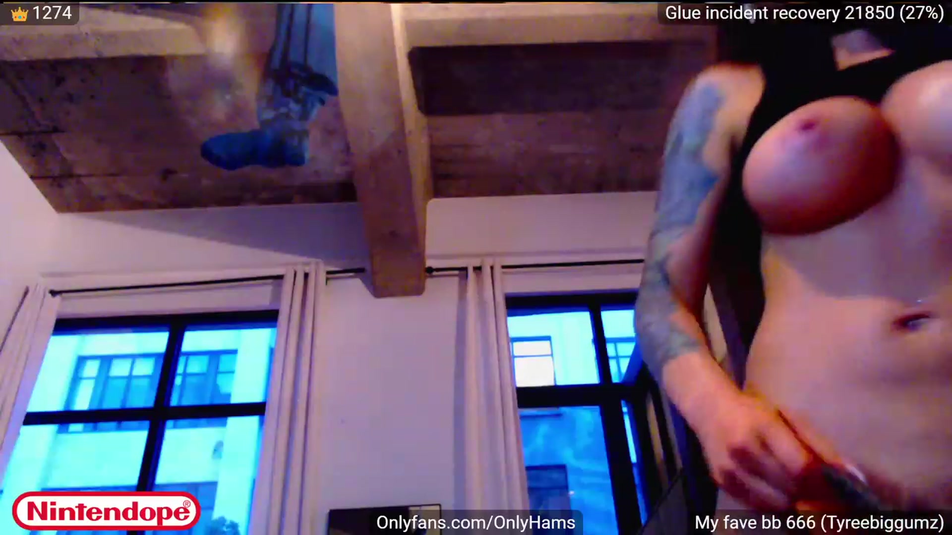 Gallery image thumbnail from NINTEND0PE's myfreecams stream on, 06/18/2023, 24:53 image 16 of 20