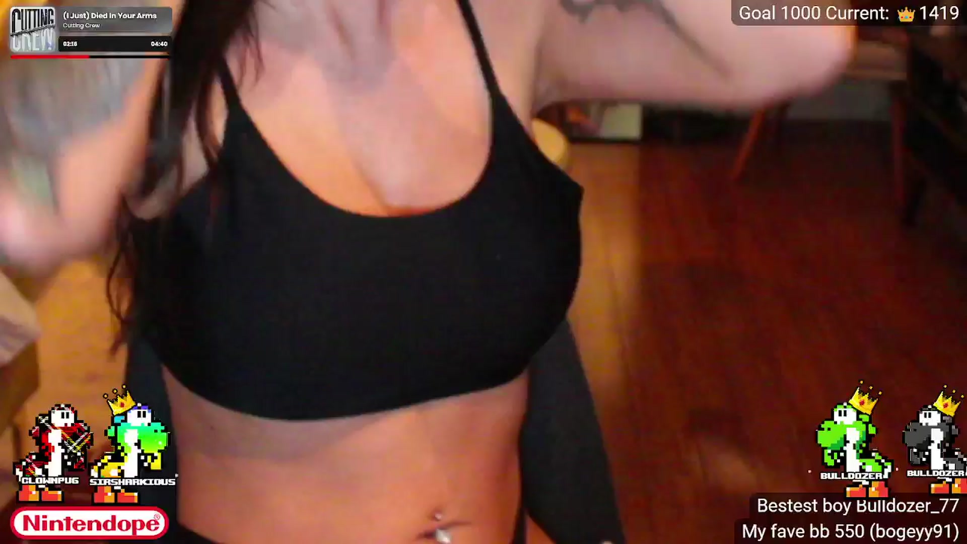 Gallery image thumbnail from NINTEND0PE's myfreecams stream on, 09/19/2024, 03:30 image 9 of 20