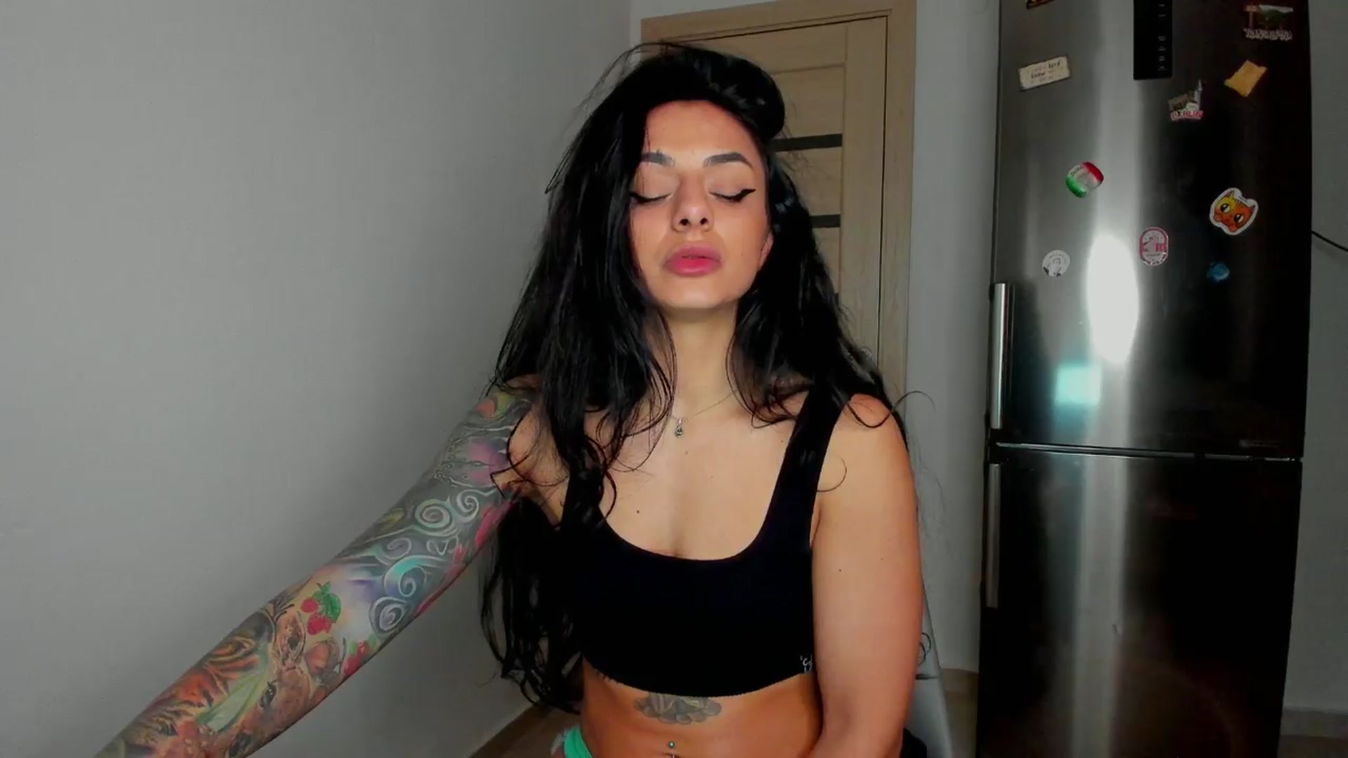 Gallery image thumbnail from NNNoir's myfreecams stream on, 04/02/2024, 20:05 image 19 of 20