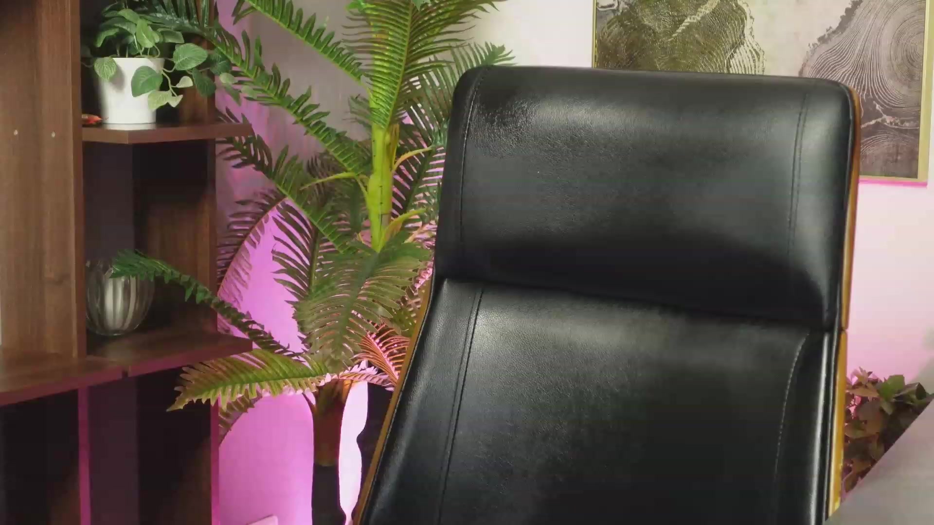 Gallery image thumbnail from NadiaKeysx's myfreecams stream on, 12/21/2022, 03:04 image 11 of 20