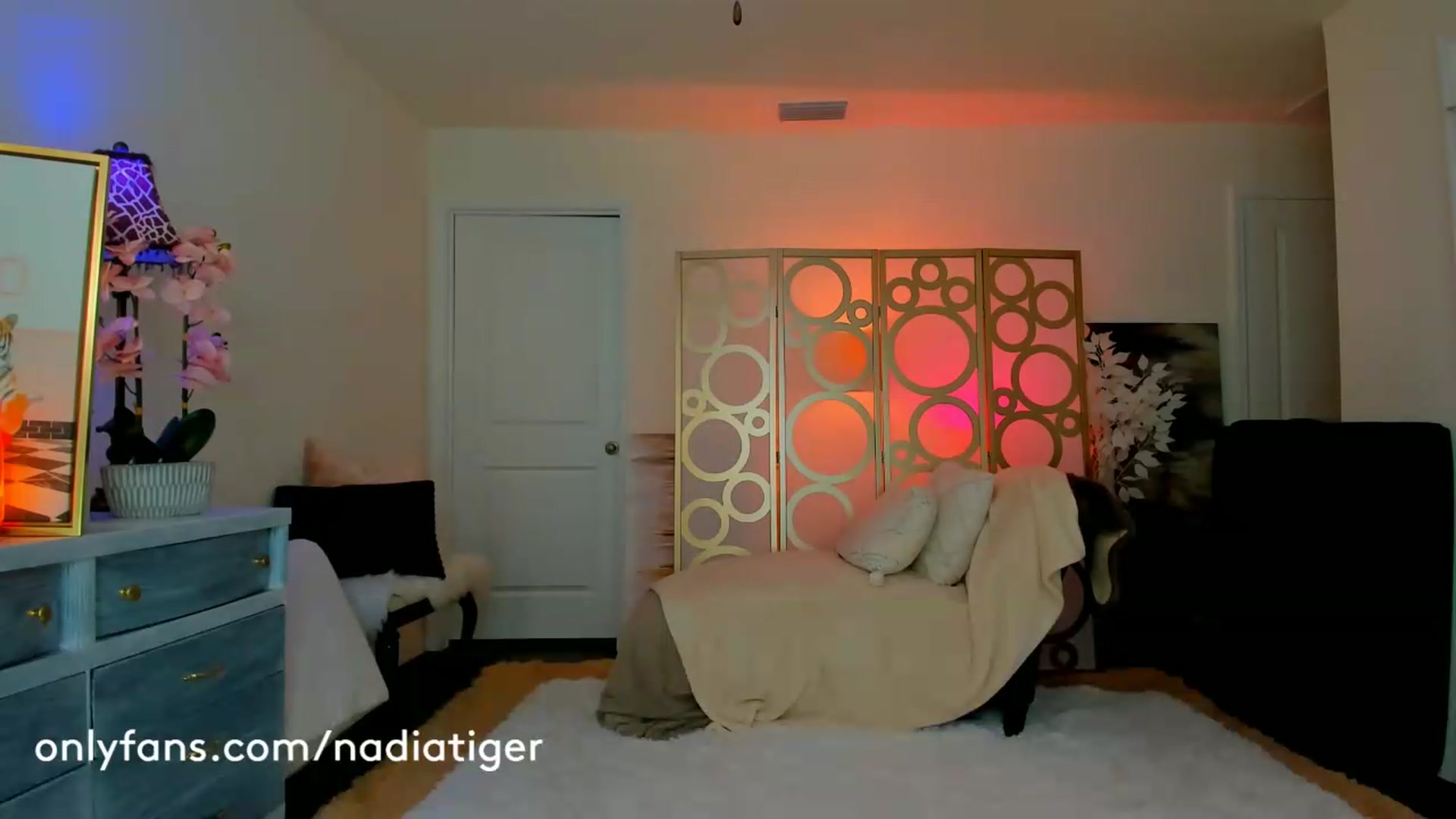 Gallery image thumbnail from NadiaTiger's myfreecams stream on, 05/16/2026, 01:32 image 8 of 20