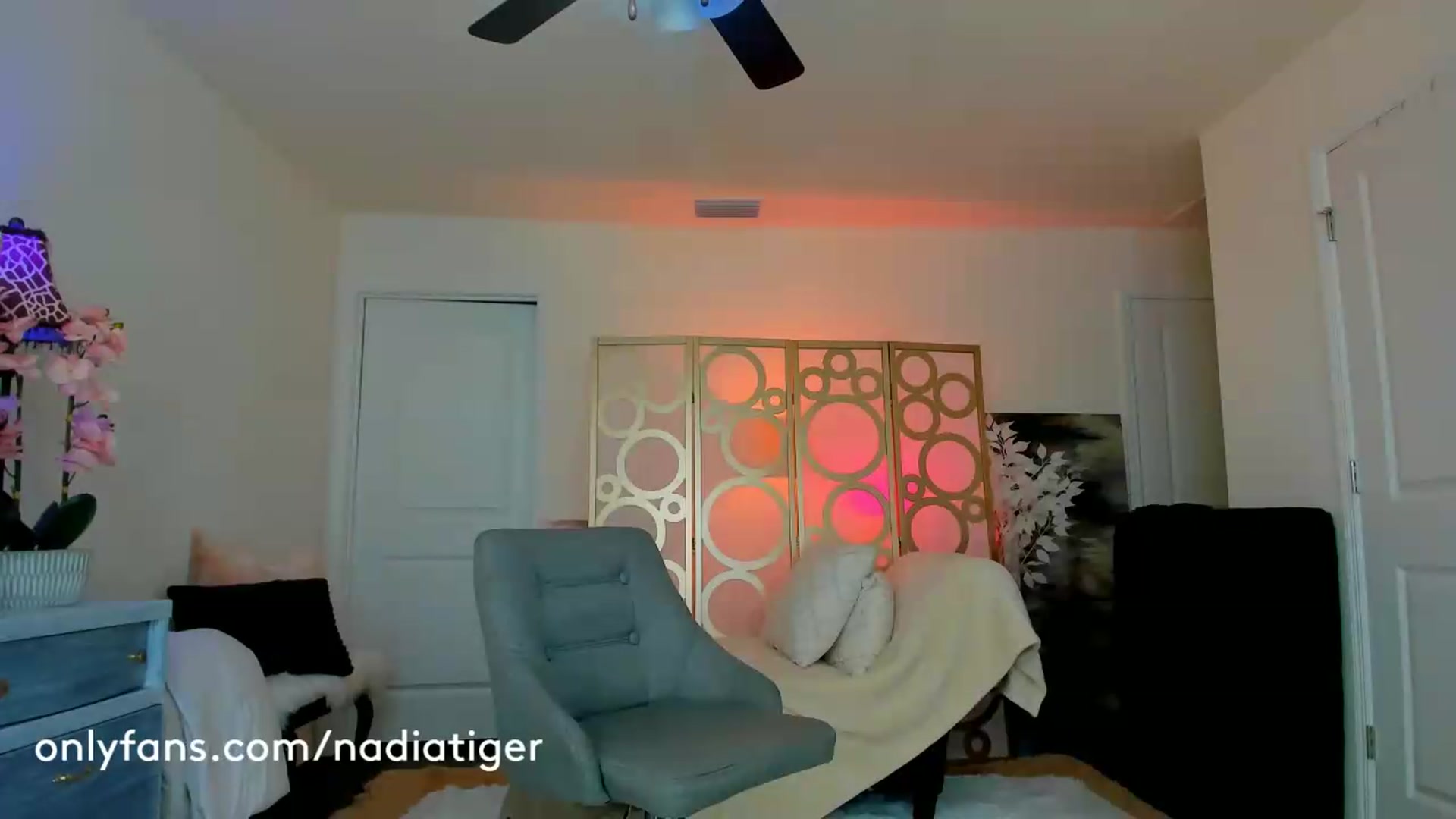 Gallery image thumbnail from NadiaTiger's myfreecams stream on, 05/22/2026, 21:31 image 8 of 20