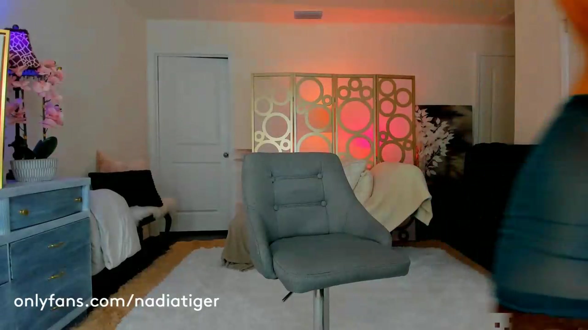 Gallery image thumbnail from NadiaTiger's myfreecams stream on, 05/22/2026, 21:31 image 9 of 20