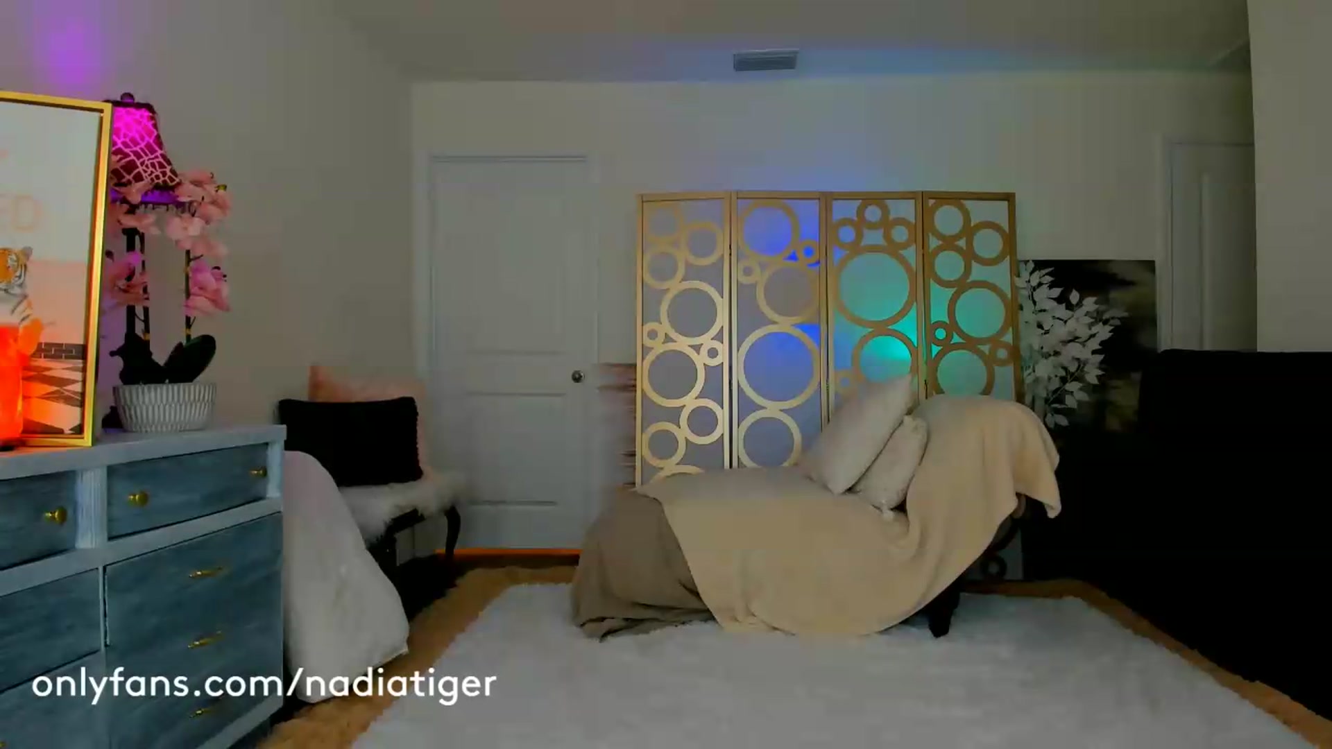 Gallery image thumbnail from NadiaTiger's myfreecams stream on, 06/05/2026, 21:26 image 8 of 20