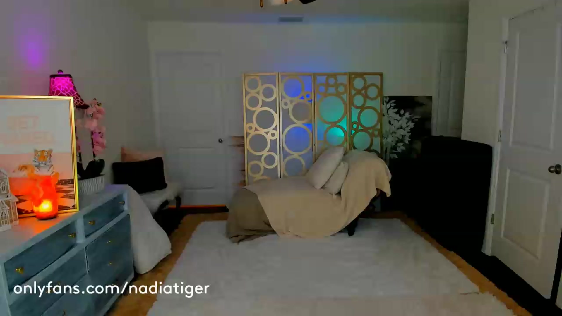 Gallery image thumbnail from NadiaTiger's myfreecams stream on, 06/05/2026, 21:26 image 1 of 20