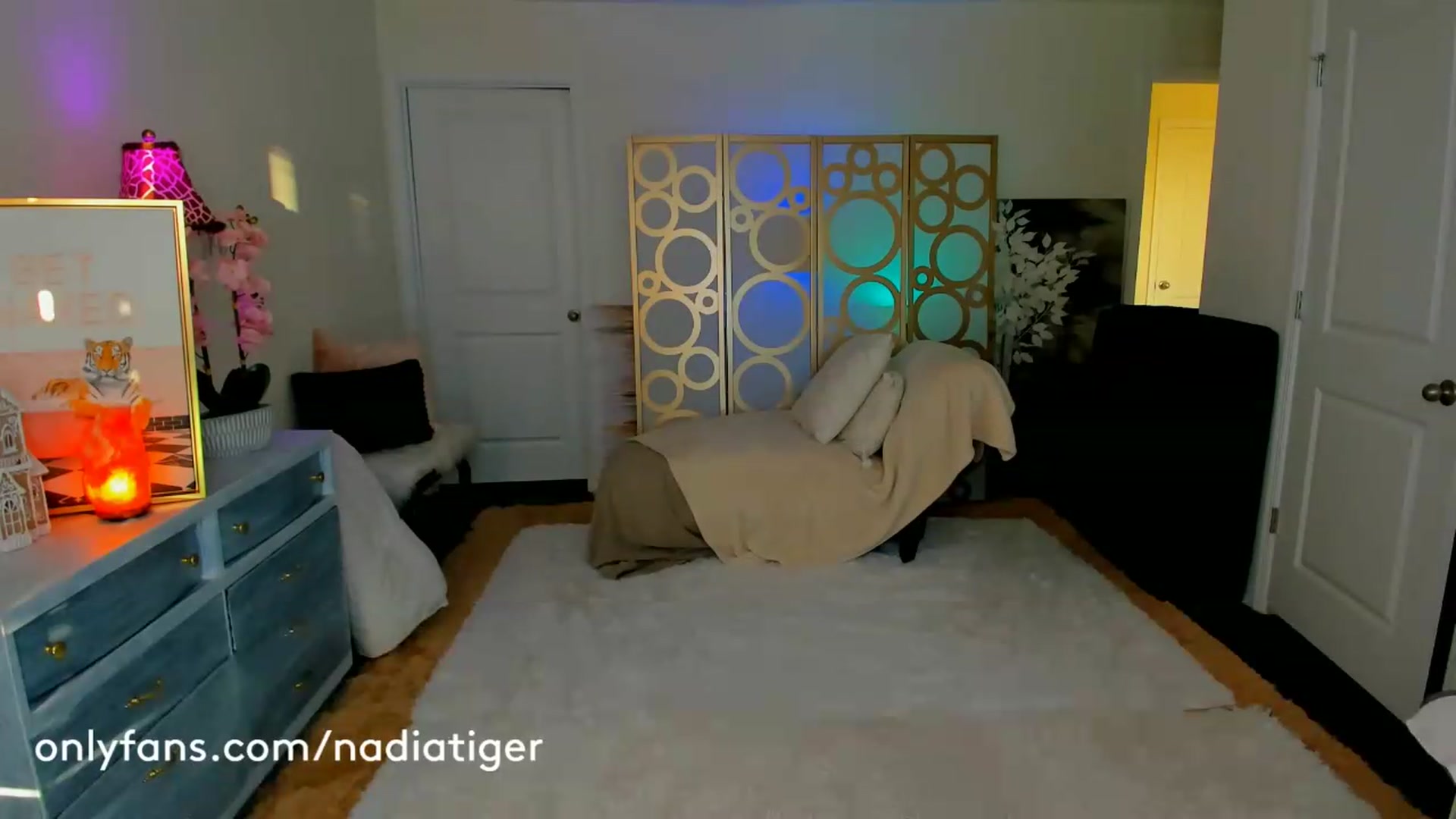 Gallery image thumbnail from NadiaTiger's myfreecams stream on, 06/06/2026, 24:01 image 14 of 20