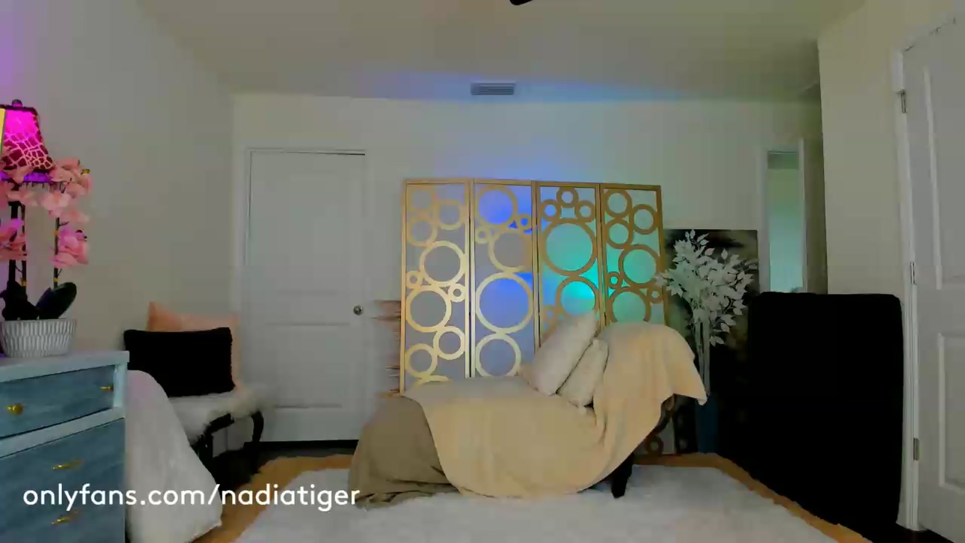 Gallery image thumbnail from NadiaTiger's myfreecams stream on, 06/10/2026, 18:18 image 18 of 20