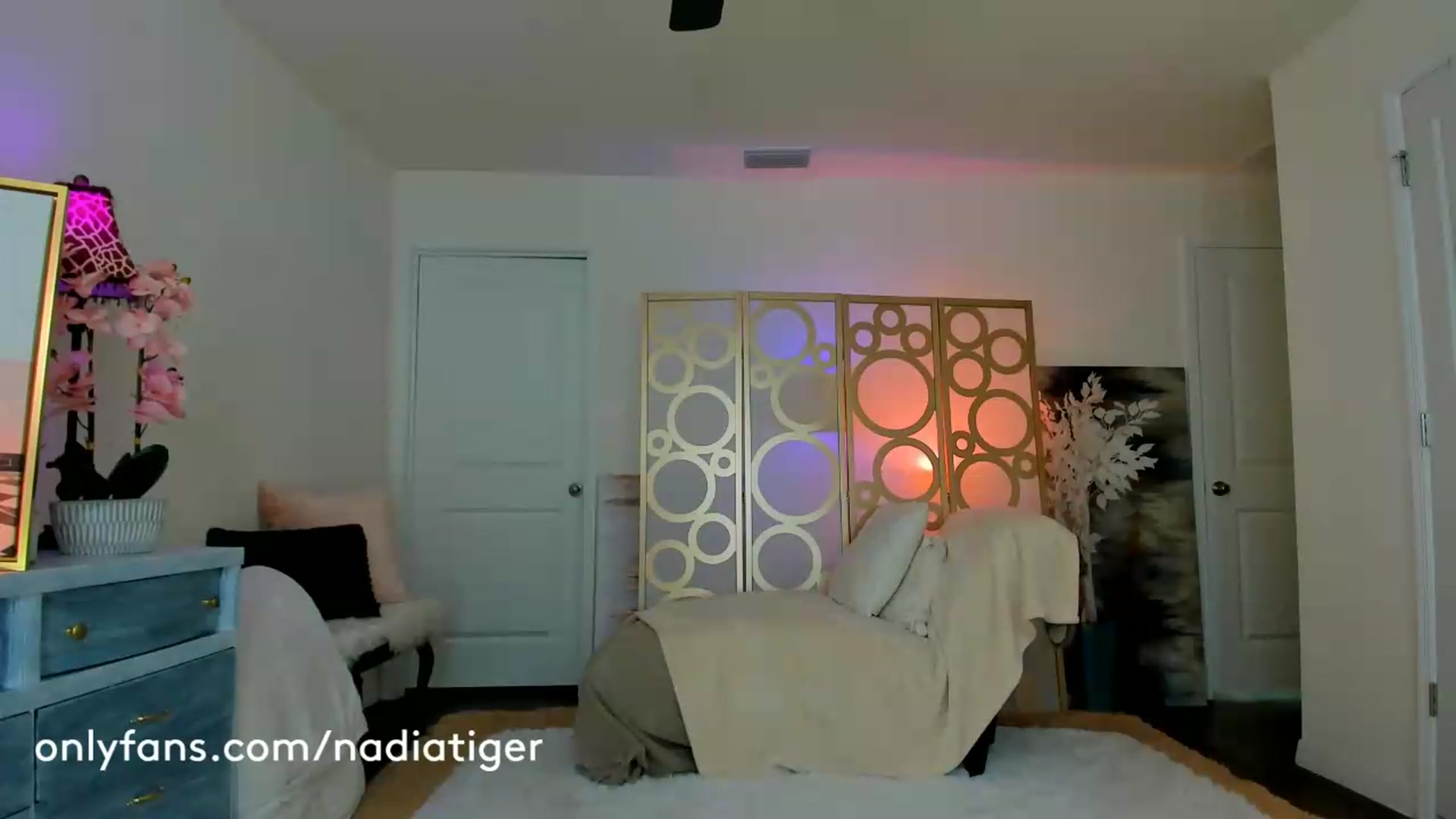 Gallery image thumbnail from NadiaTiger's myfreecams stream on, 07/10/2026, 23:03 image 10 of 20