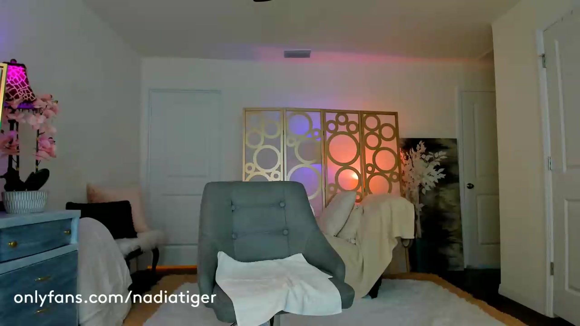 Gallery image thumbnail from NadiaTiger's myfreecams stream on, 07/10/2026, 23:03 image 16 of 20