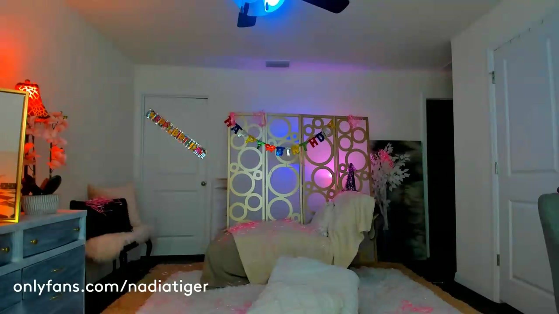 Gallery image thumbnail from NadiaTiger's myfreecams stream on, 07/18/2026, 04:40 image 16 of 20