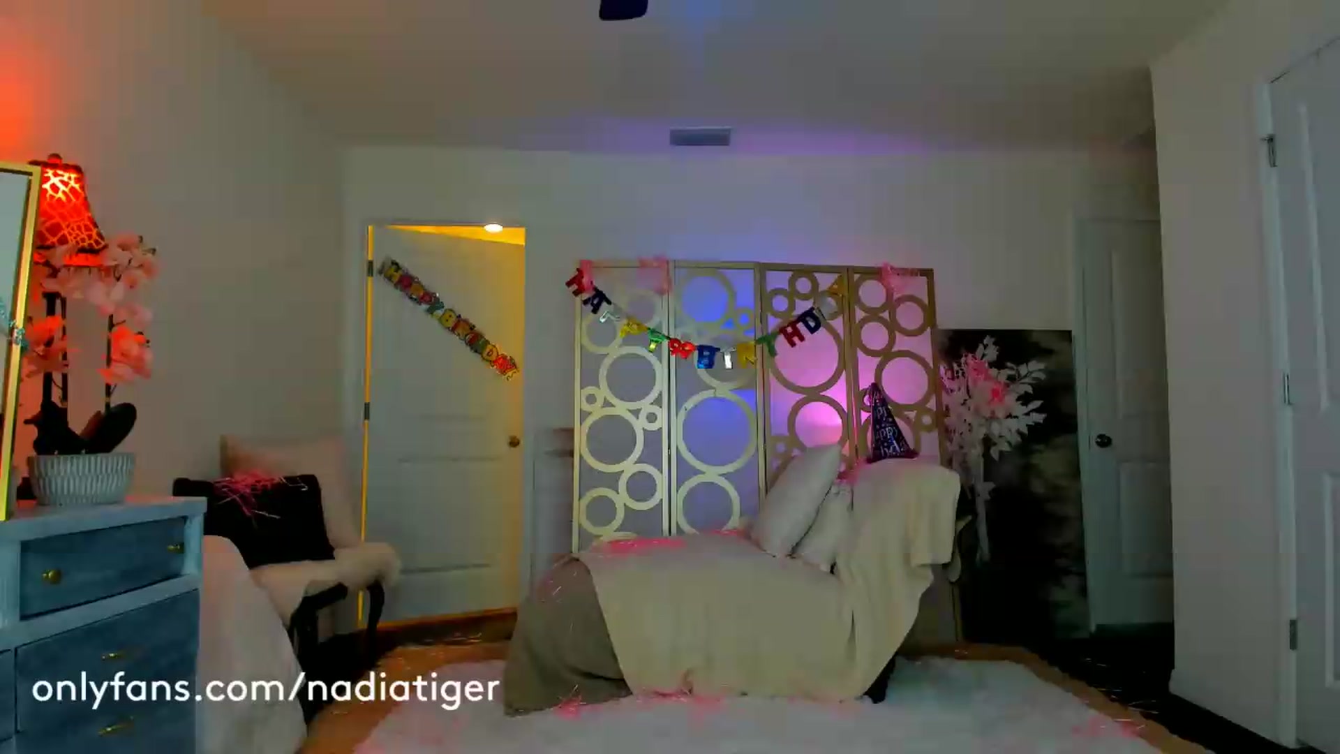 Gallery image thumbnail from NadiaTiger's myfreecams stream on, 07/18/2026, 19:32 image 10 of 20