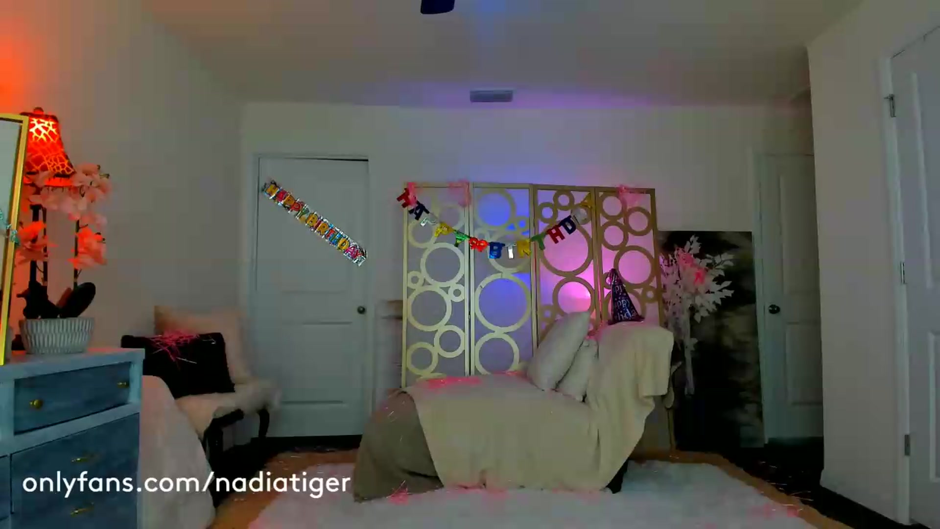 Gallery image thumbnail from NadiaTiger's myfreecams stream on, 07/18/2026, 19:32 image 9 of 20