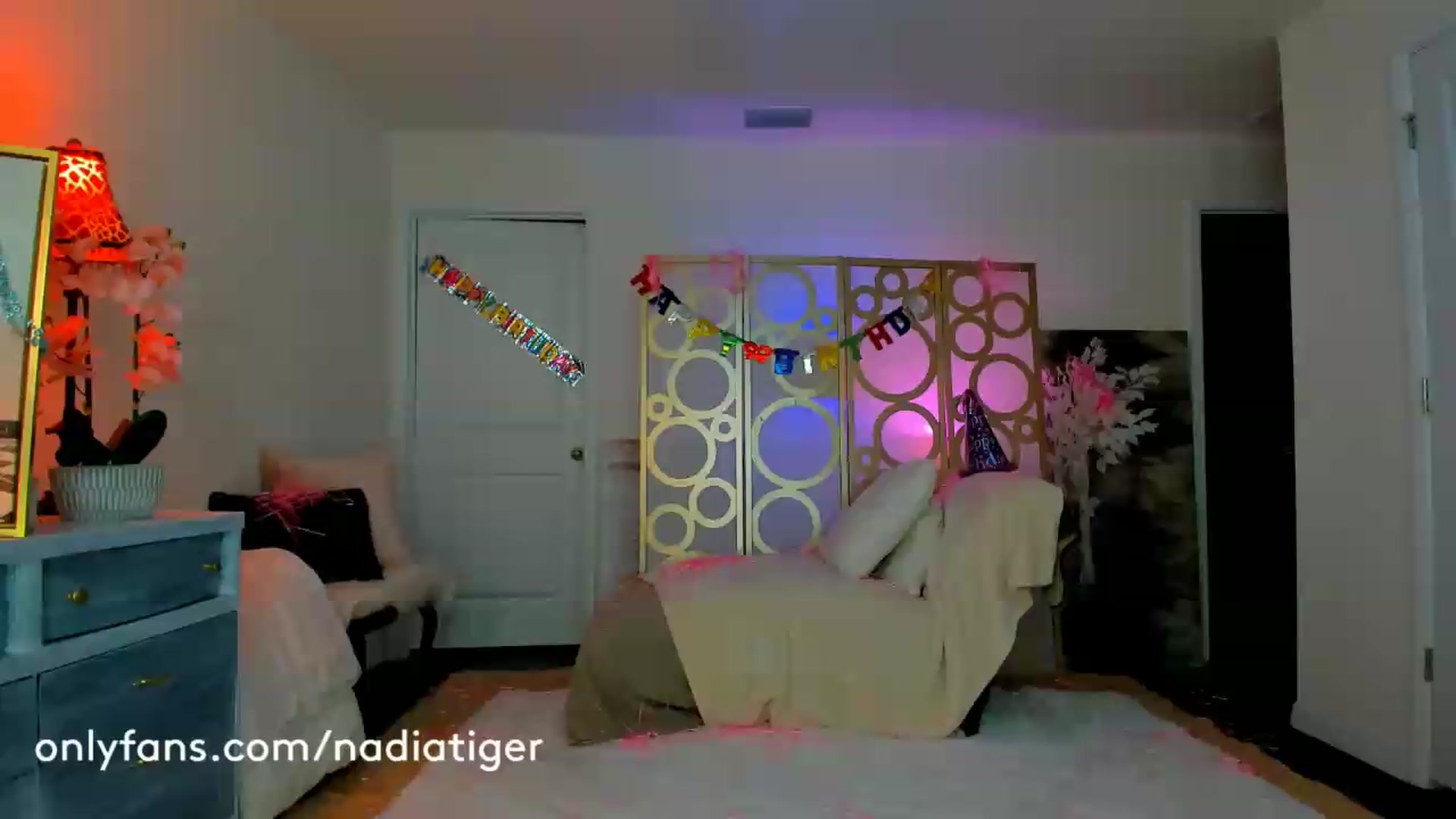 Gallery image thumbnail from NadiaTiger's myfreecams stream on, 07/19/2026, 02:48 image 8 of 20
