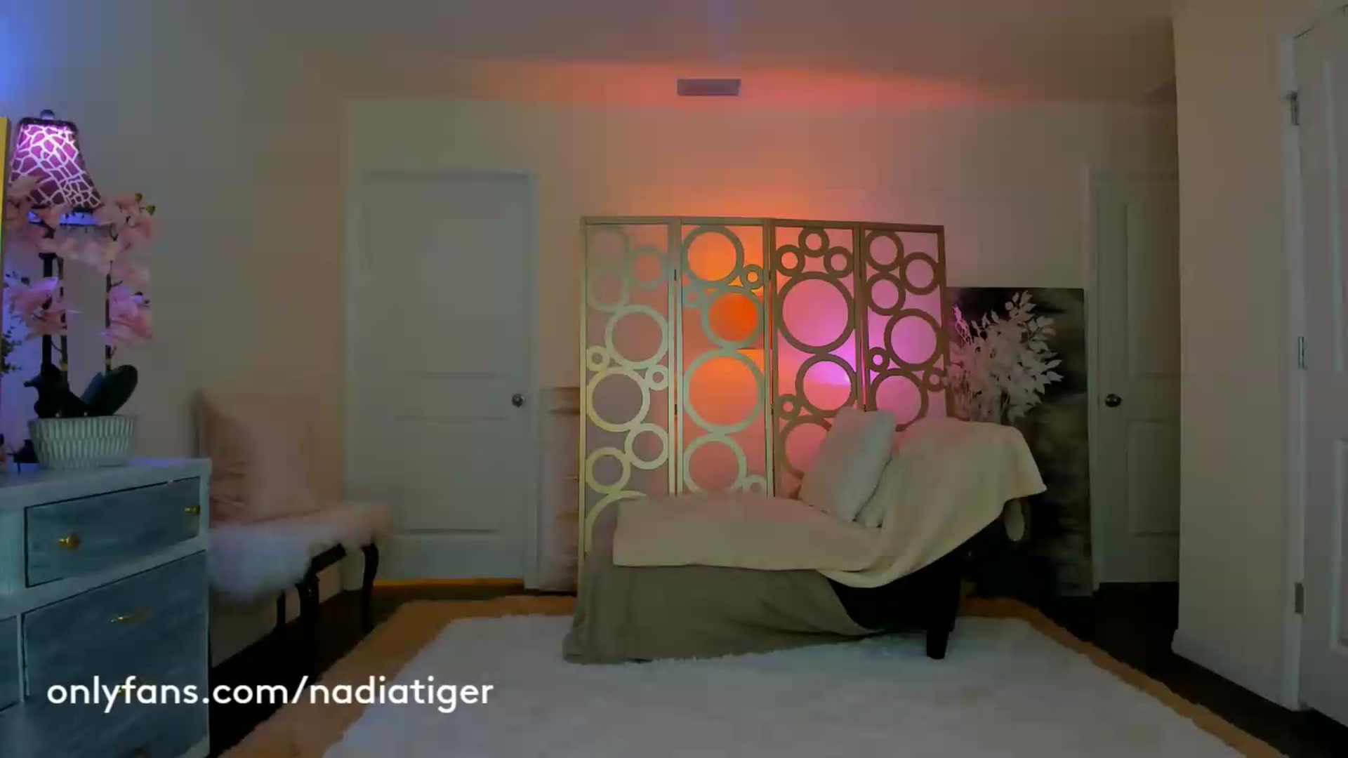 Gallery image thumbnail from NadiaTiger's myfreecams stream on, 08/28/2026, 23:31 image 14 of 20