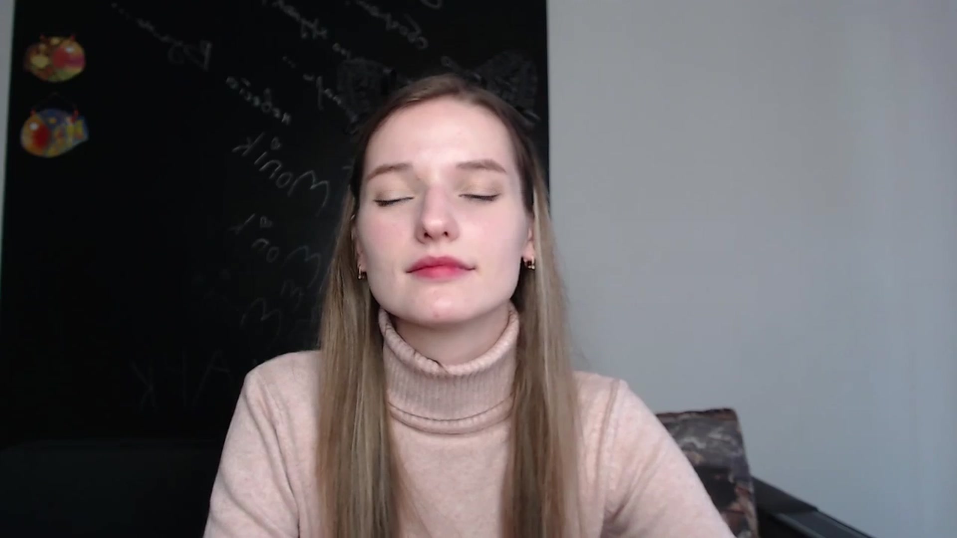 Gallery image thumbnail from NadyaMoons's myfreecams stream on, 03/04/2024, 09:08 image 15 of 20