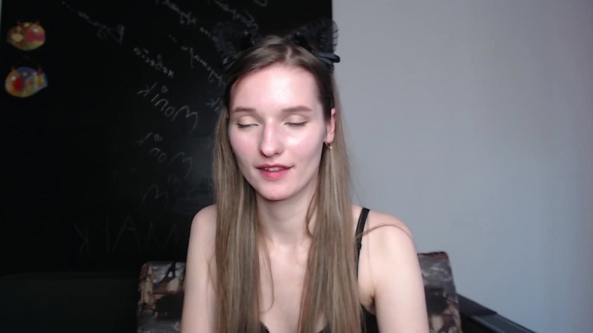 Gallery image thumbnail from NadyaMoons's myfreecams stream on, 03/04/2024, 12:12 image 17 of 20