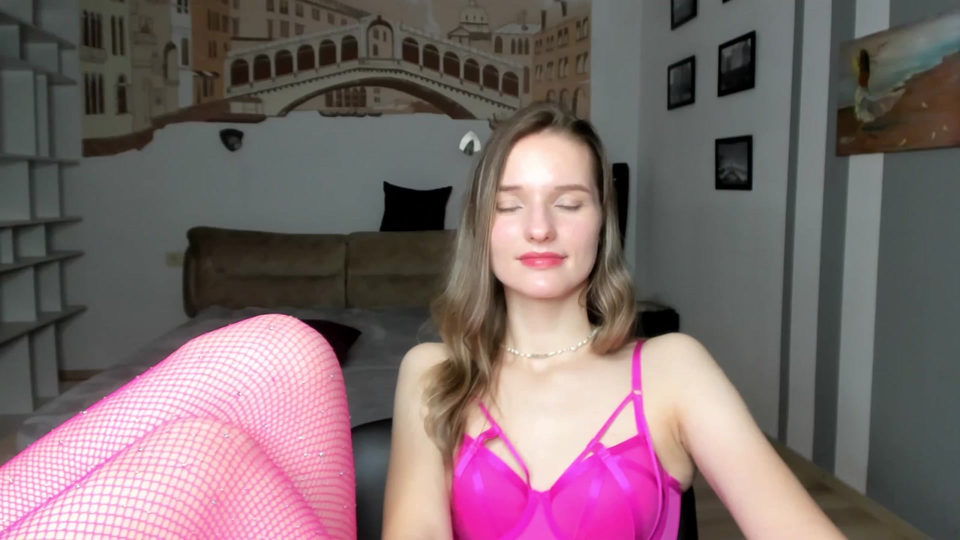 Gallery image thumbnail from NadyaMoons's myfreecams stream on, 03/18/2024, 12:08 image 14 of 20