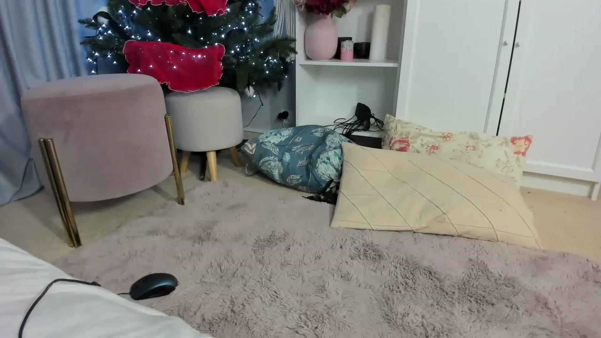 Gallery image thumbnail from Nadyasoft's myfreecams stream on, 12/12/2022, 19:04 image 20 of 20