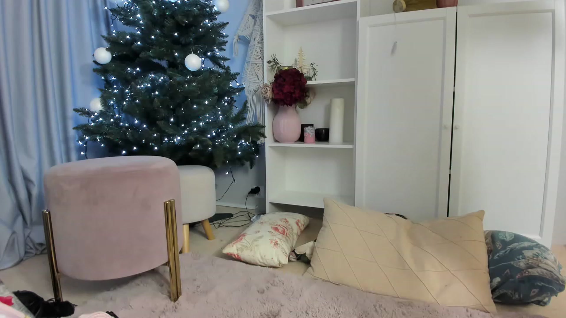 Gallery image thumbnail from Nadyasoft's myfreecams stream on, 12/15/2022, 14:49 image 3 of 20