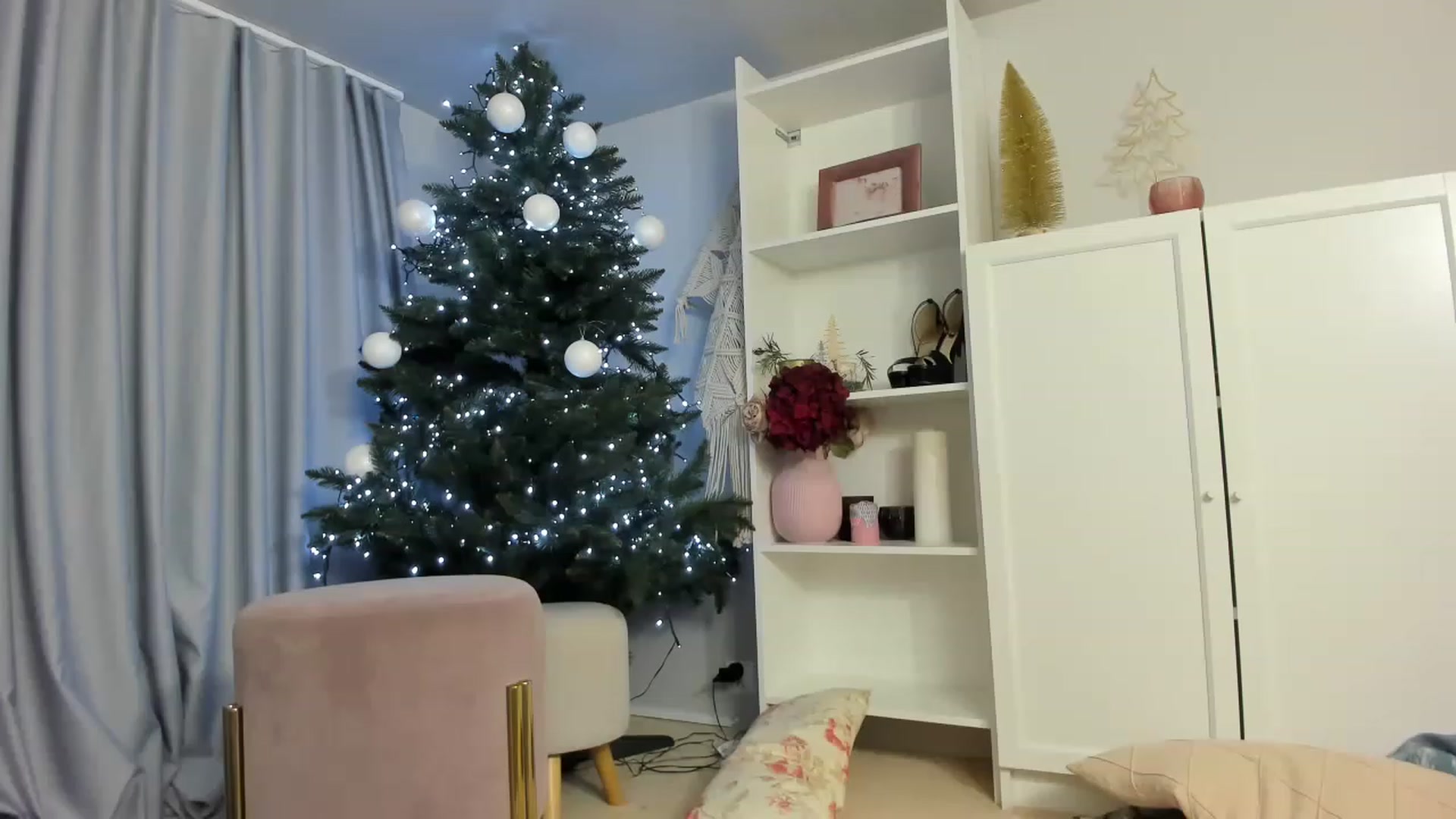 Gallery image thumbnail from Nadyasoft's myfreecams stream on, 12/16/2022, 18:02 image 9 of 20