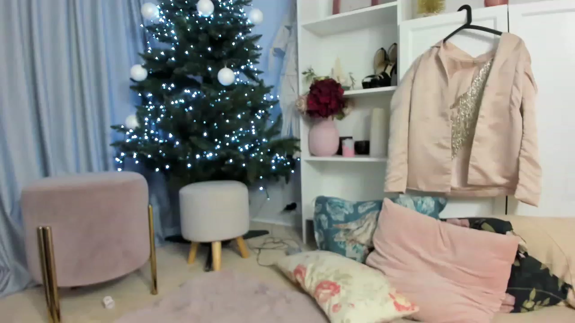 Gallery image thumbnail from Nadyasoft's myfreecams stream on, 01/03/2023, 13:23 image 19 of 20