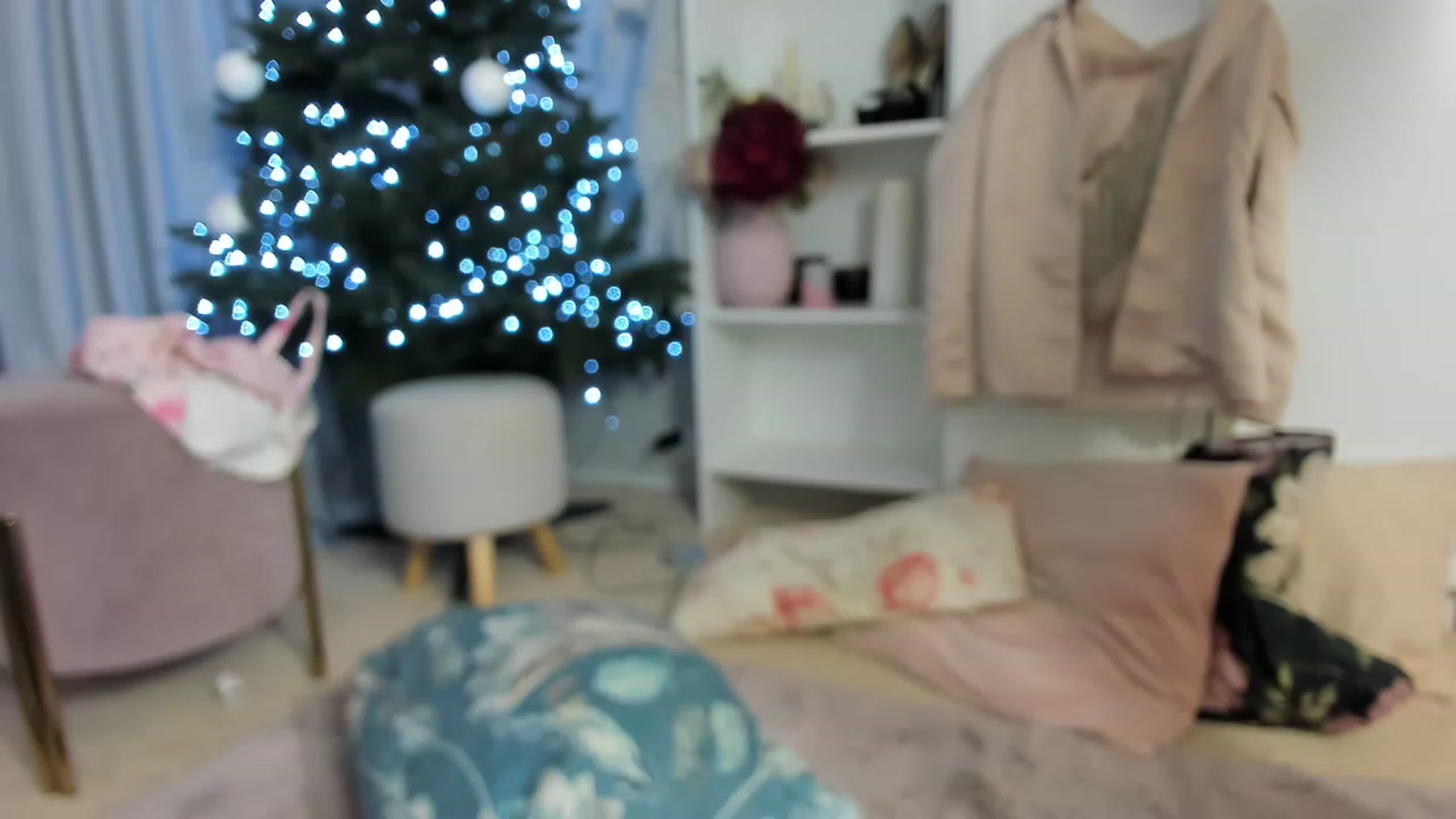 Gallery image thumbnail from Nadyasoft's myfreecams stream on, 01/03/2023, 18:06 image 18 of 20
