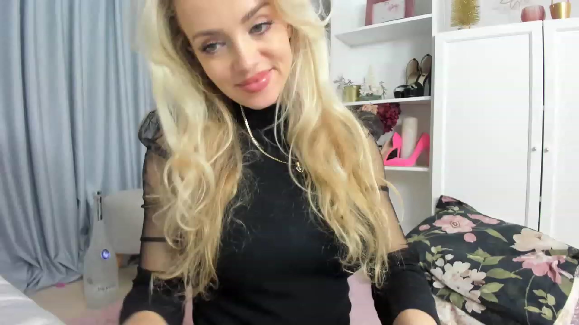 Gallery image thumbnail from Nadyasoft's myfreecams stream on, 01/22/2023, 13:12 image 1 of 20