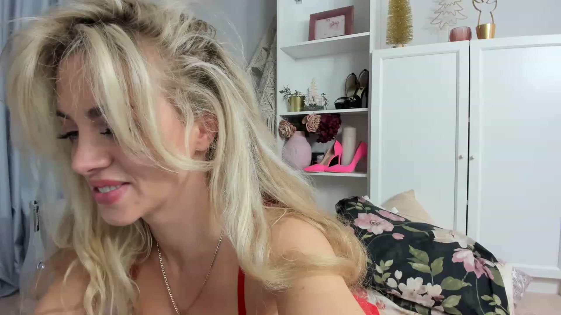 Gallery image thumbnail from Nadyasoft's myfreecams stream on, 01/23/2023, 10:37 image 17 of 20