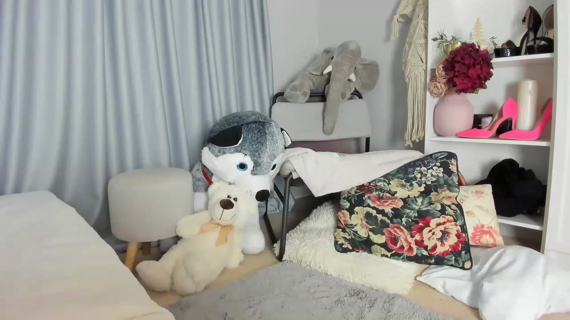 Gallery image thumbnail from Nadyasoft's myfreecams stream on, 02/26/2023, 12:41 image 16 of 20