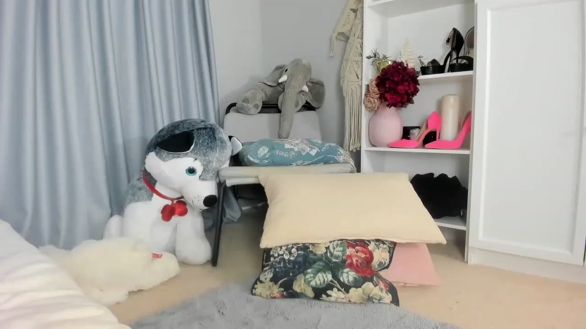 Gallery image thumbnail from Nadyasoft's myfreecams stream on, 03/03/2023, 13:21 image 14 of 20