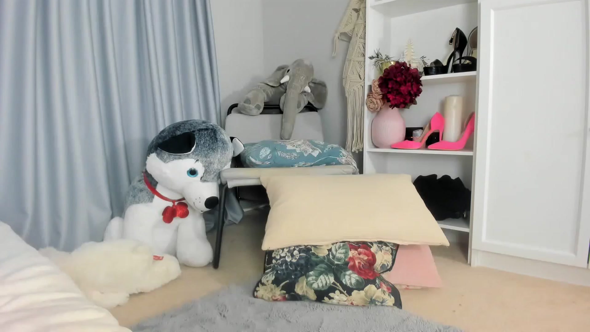 Gallery image thumbnail from Nadyasoft's myfreecams stream on, 03/03/2023, 13:21 image 12 of 20