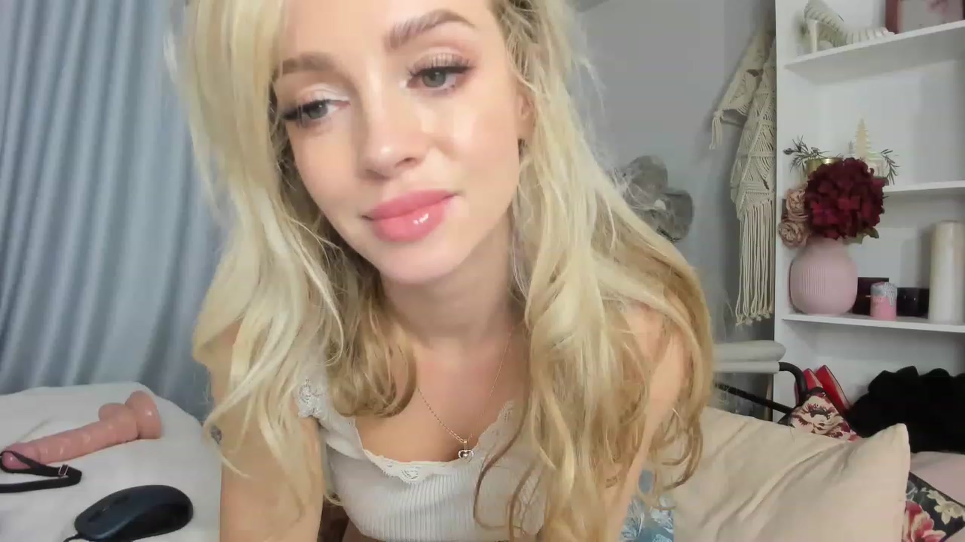 Gallery image thumbnail from Nadyasoft's myfreecams stream on, 03/07/2023, 17:42 image 4 of 20