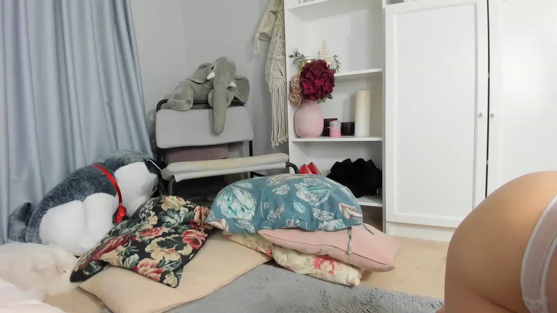 Gallery image thumbnail from Nadyasoft's myfreecams stream on, 03/09/2023, 12:21 image 17 of 20