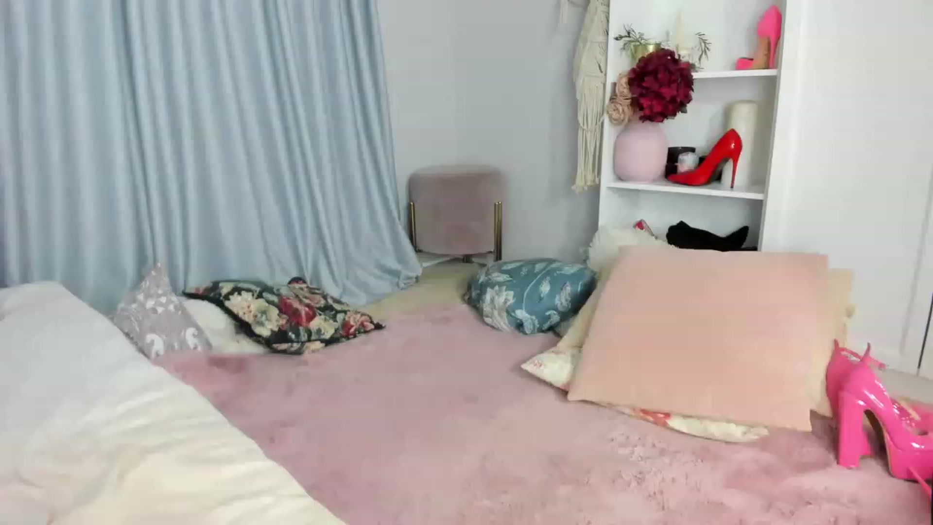 Gallery image thumbnail from Nadyasoft's myfreecams stream on, 03/17/2023, 15:03 image 5 of 20