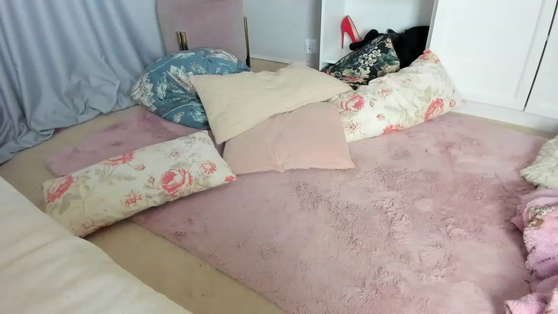 Gallery image thumbnail from Nadyasoft's myfreecams stream on, 03/27/2023, 16:27 image 9 of 20